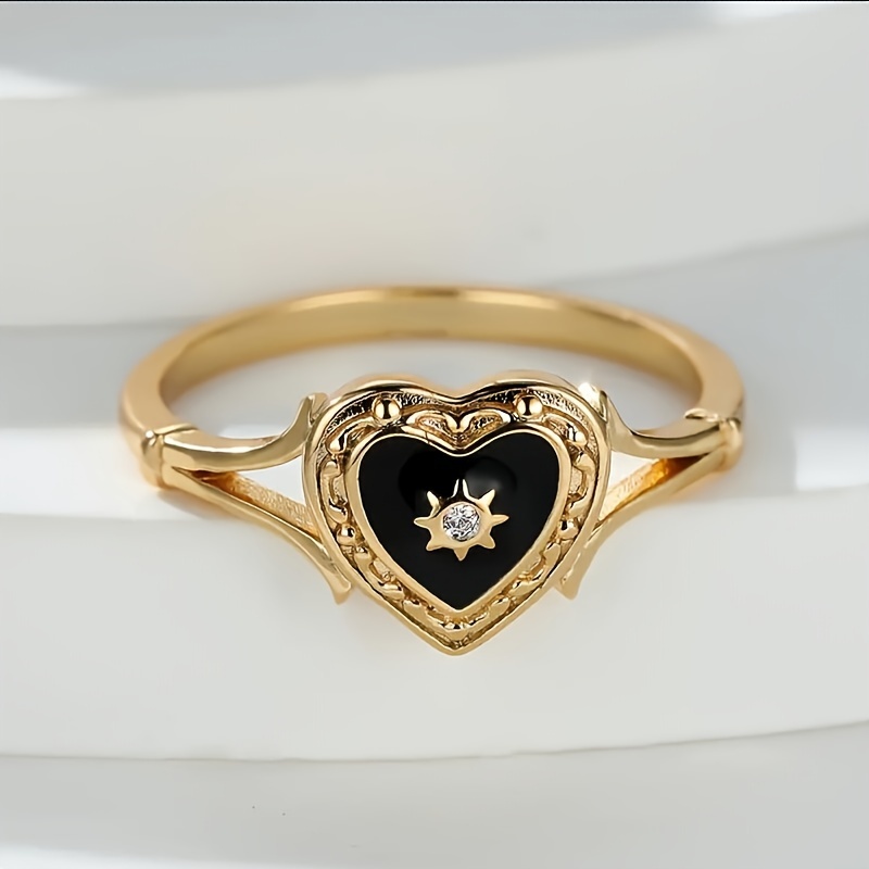 E-shop Boho Style Verlobungsring Goldene Sonne Glänzt In Schwarz Herz Design Gepflastert Zirkonia Ring Match Tägliche Outfits Party Zubehör