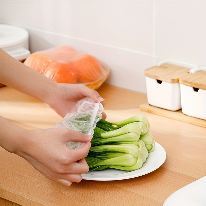 Pellicola trasparente da cucina: gli usi geniali in casa che