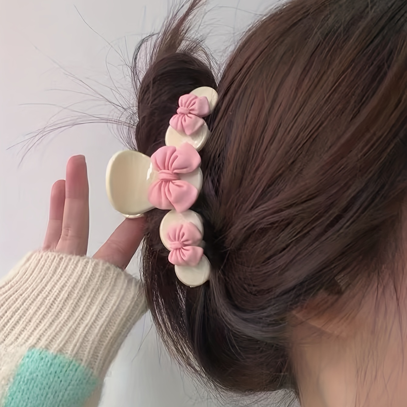 

Knot Hair Claw Clip, Cute Resin Hair Accessory, Color Matching Design, Medium Size, Single Individual Piece