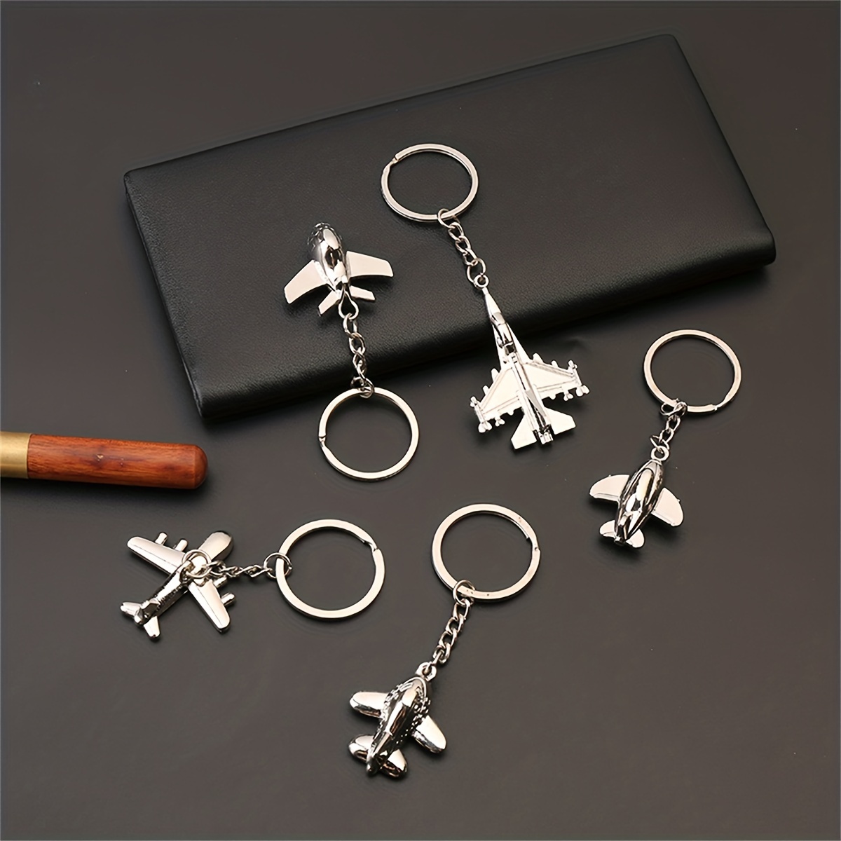 Creative Retro Airplane Metal Keychain Silvery Flight Shape Key Ring Bag  Ornament - Temu