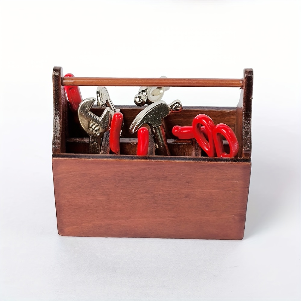 Boîte à outils miniature avec outils. Mini ensemble d'outils de 8
