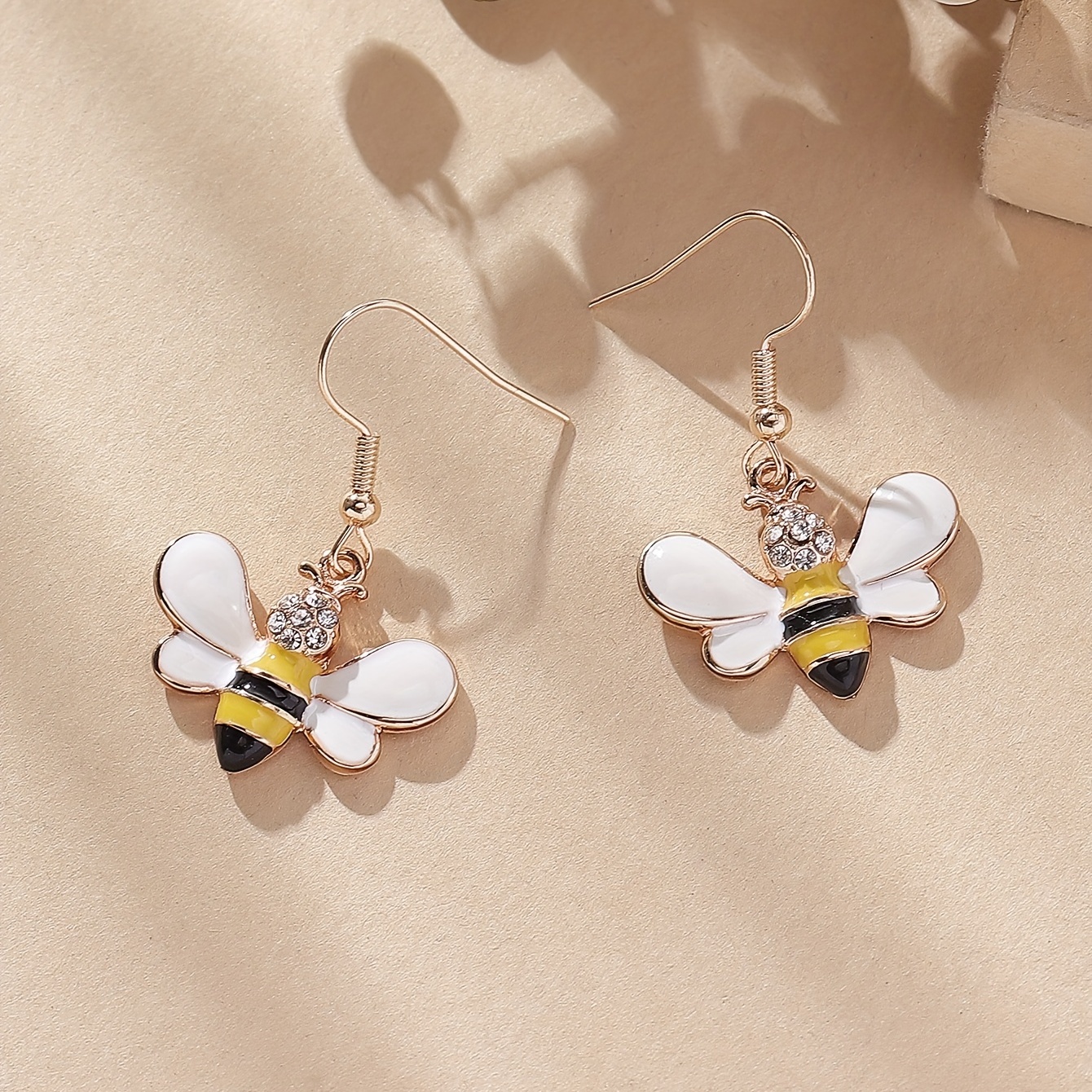 Bumble hot sale bee earrings