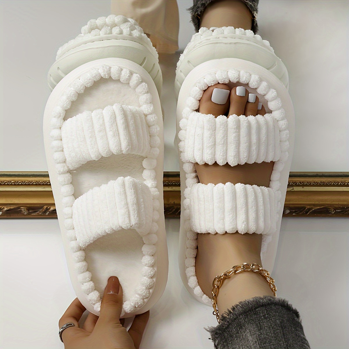 Amazon.com: TUCY Flat Heel Womens Slippers Summer,Beach Sandals for Womens,Metal  Buckle Design,Open Toe Slippers for Women,Womens Slippers for Outdoor Use  (Color : White, Size : EUR 41) : Clothing, Shoes & Jewelry