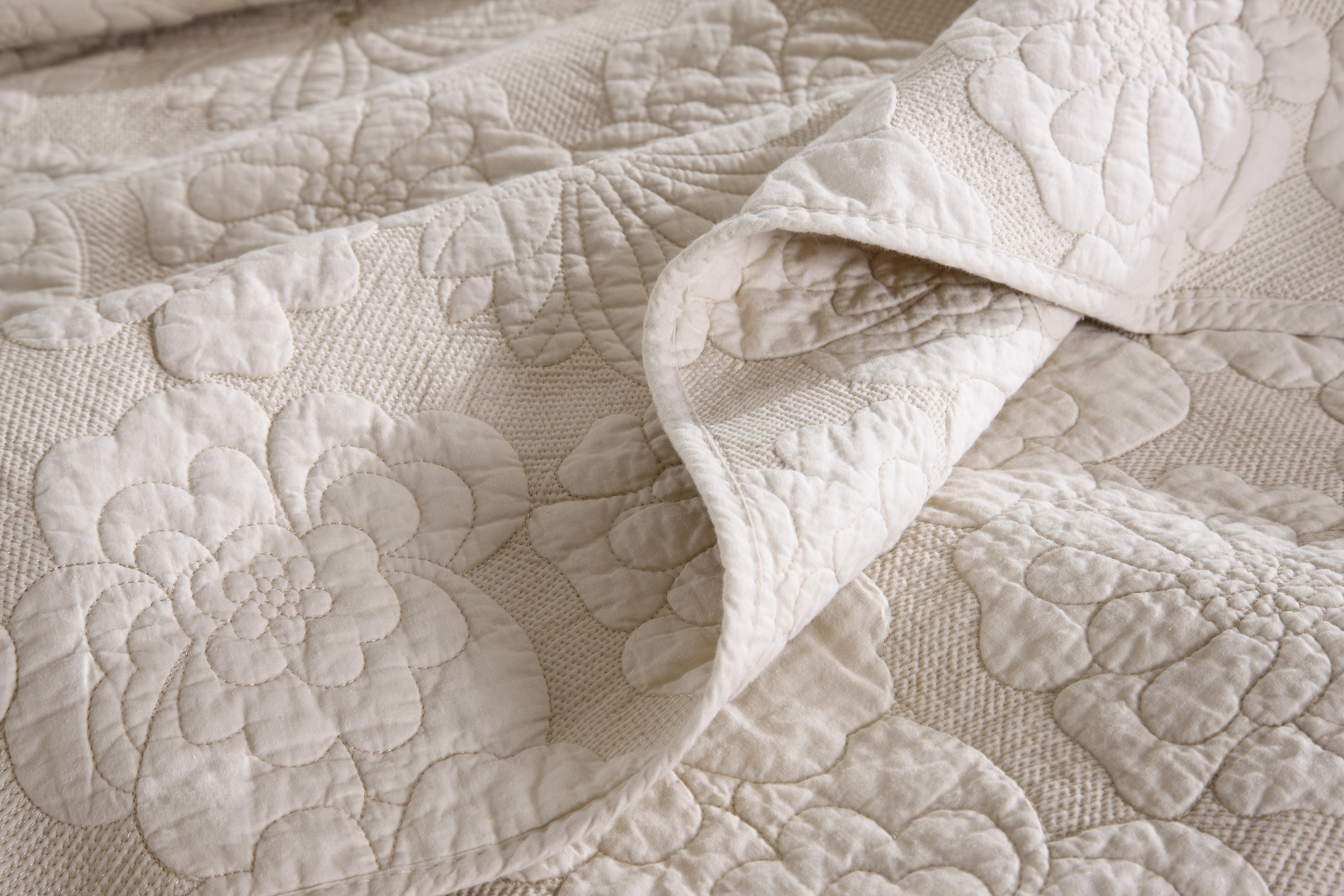 1pc Prosperity-Beige Reversible Printed Blanket 100% Quilted Bed Cover, Reversible High-End Quilt, Non-Slip And Wrinkle-Resistant Bed Mat, Soft And Comfortable Breathable Bed Cover (Pillowcase And Pillow Core Not Included)