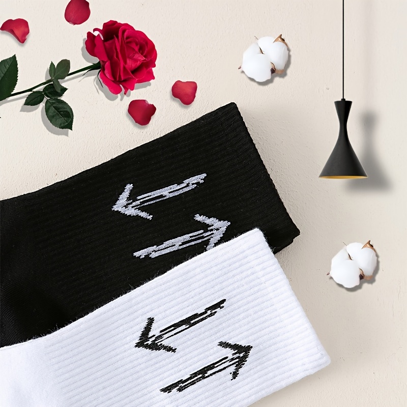 FLOWER ARROWS LONG SOCKS in black