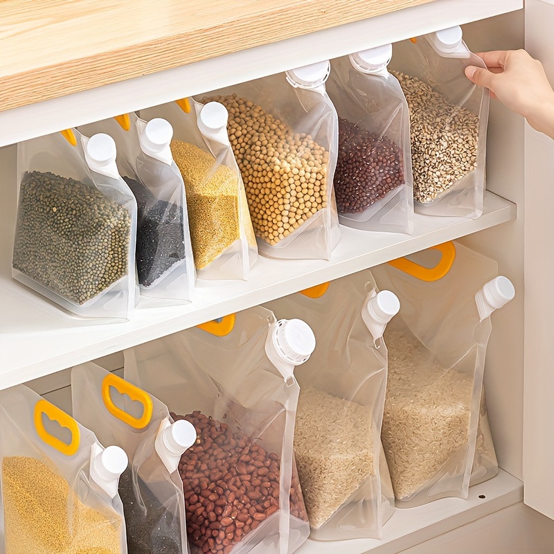 Contenitori per organizzare cereali e pasta organizzazione dello spazio  cucina