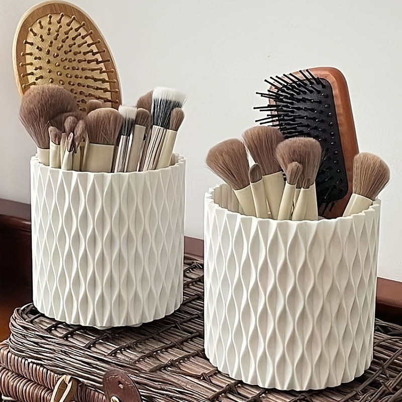 

360° Rotating Cosmetic Brush Storage Bucket Desktop Lipstick Eyebrow Pencil Storage Container Dresser Powder Brush Eye Shadow Brush Barrel