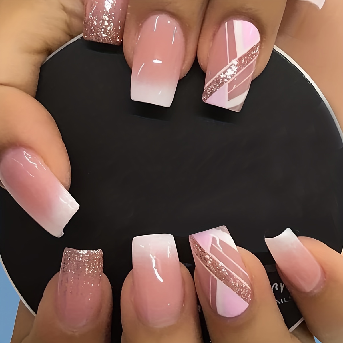 Alivia Nails - Glitter ombré nails ✨ | Facebook
