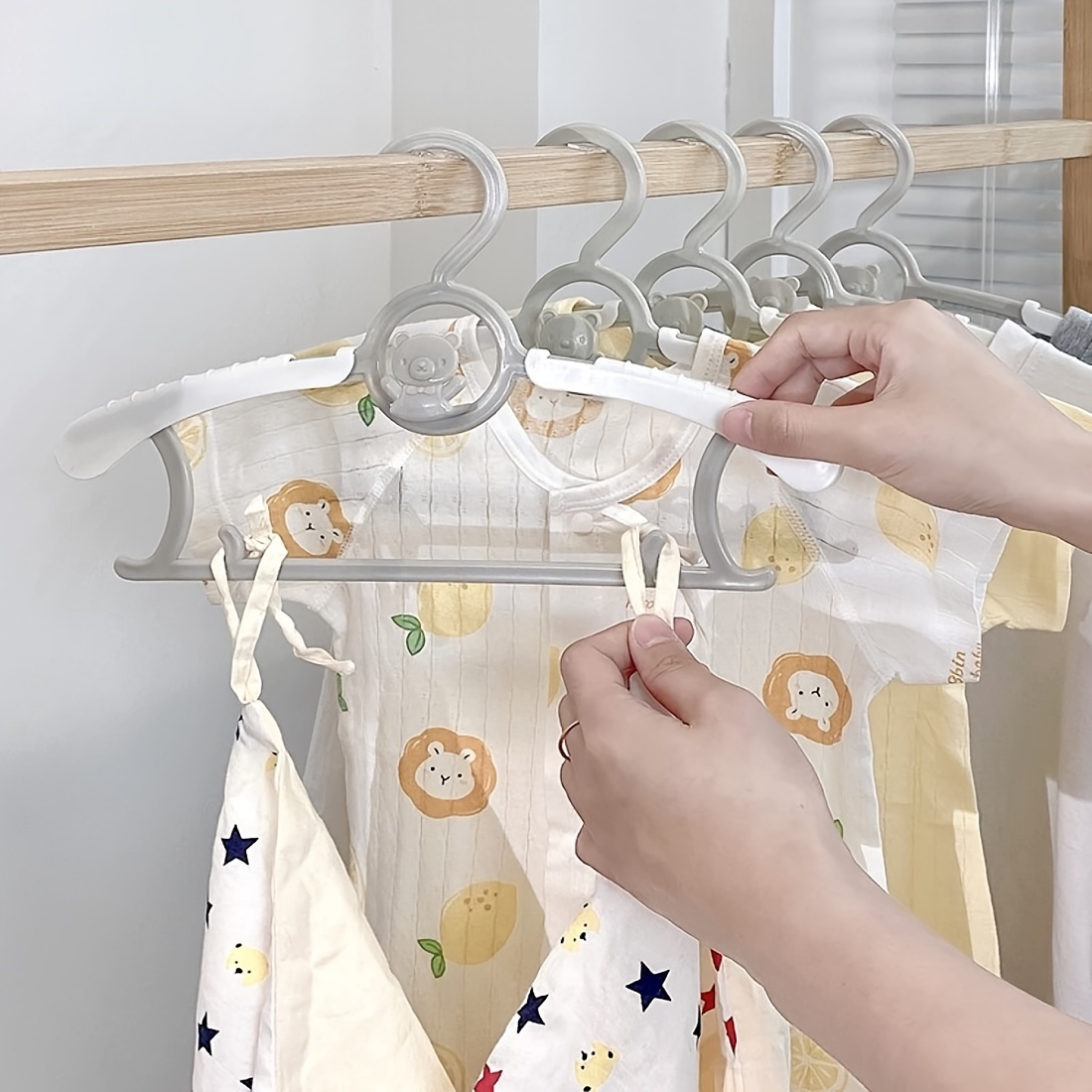 Ulimart Perchas de terciopelo para bebés (11.4 pulgadas - 50 unidades),  perchas para ropa de bebé, ideales para uso diario estándar, perchas para