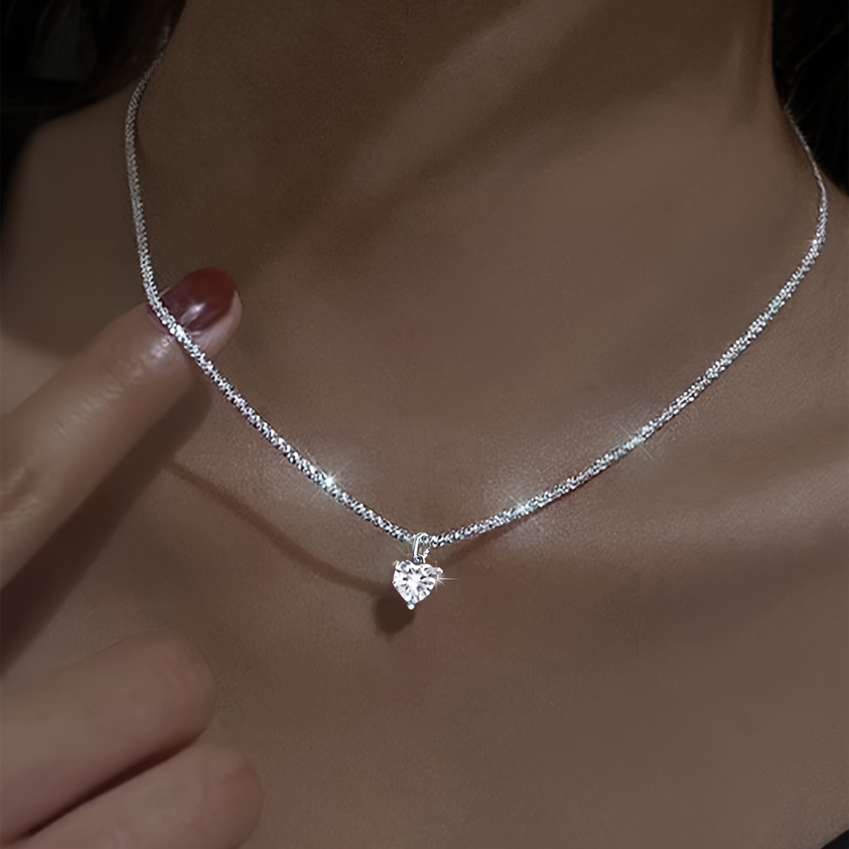 A Delicate Shimmering Collarbone Necklace Featuring A Sparkling Heart-shaped Zirconia Pendant For Women