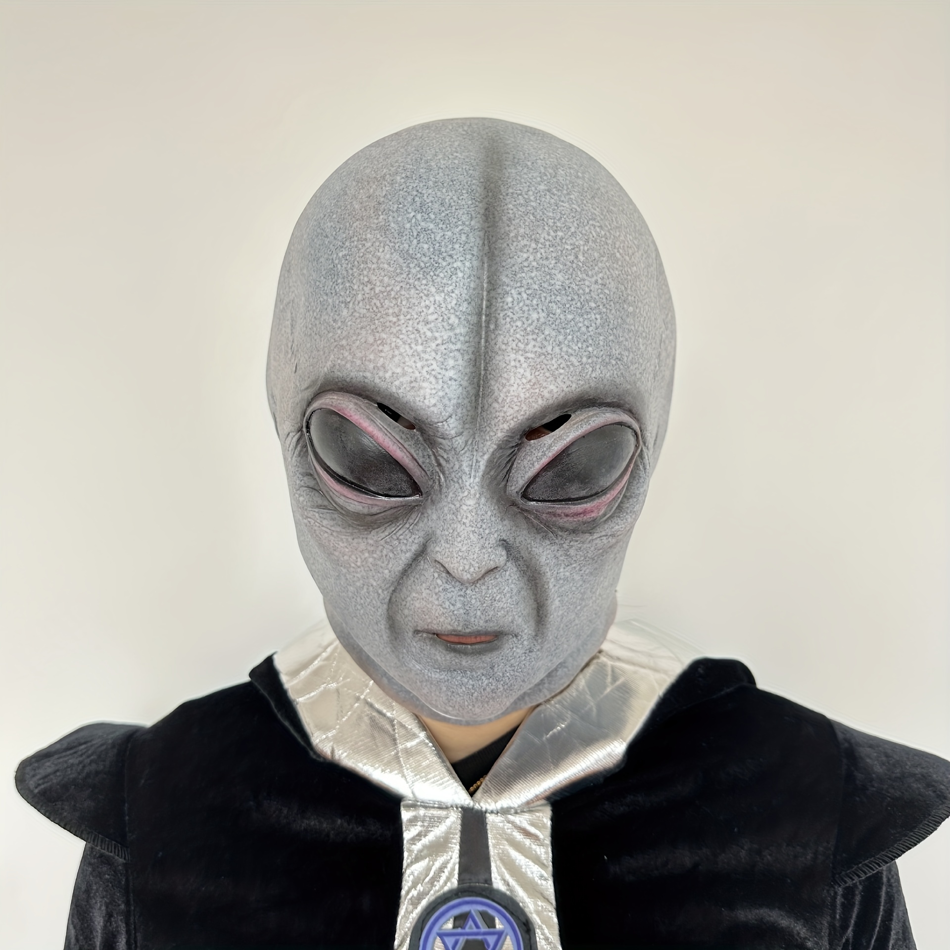 Máscara de alienígena gris