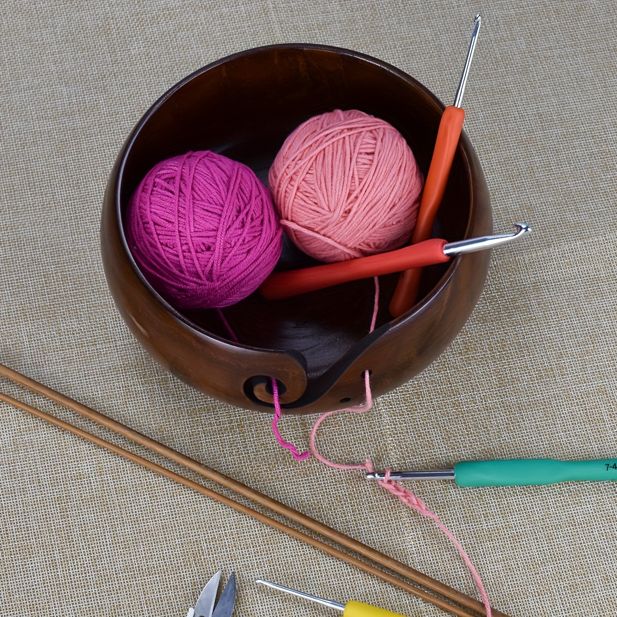  Wooden Yarn Bowl - Mango-Wood Yarn Storage Bowl - Knitting Yarn  Bowls with Holes Crochet Bowl Holder Handmade Yarn Storage Bowl for DIY  Knitting Crocheting Accessories (White)
