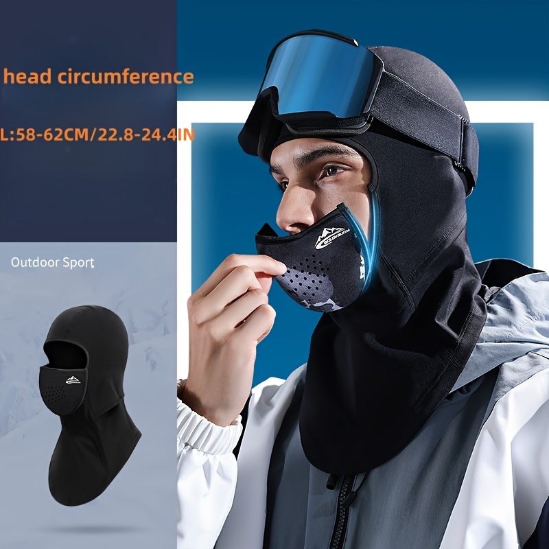 Hombre con casco de máscara de snowboard y pasamontañas