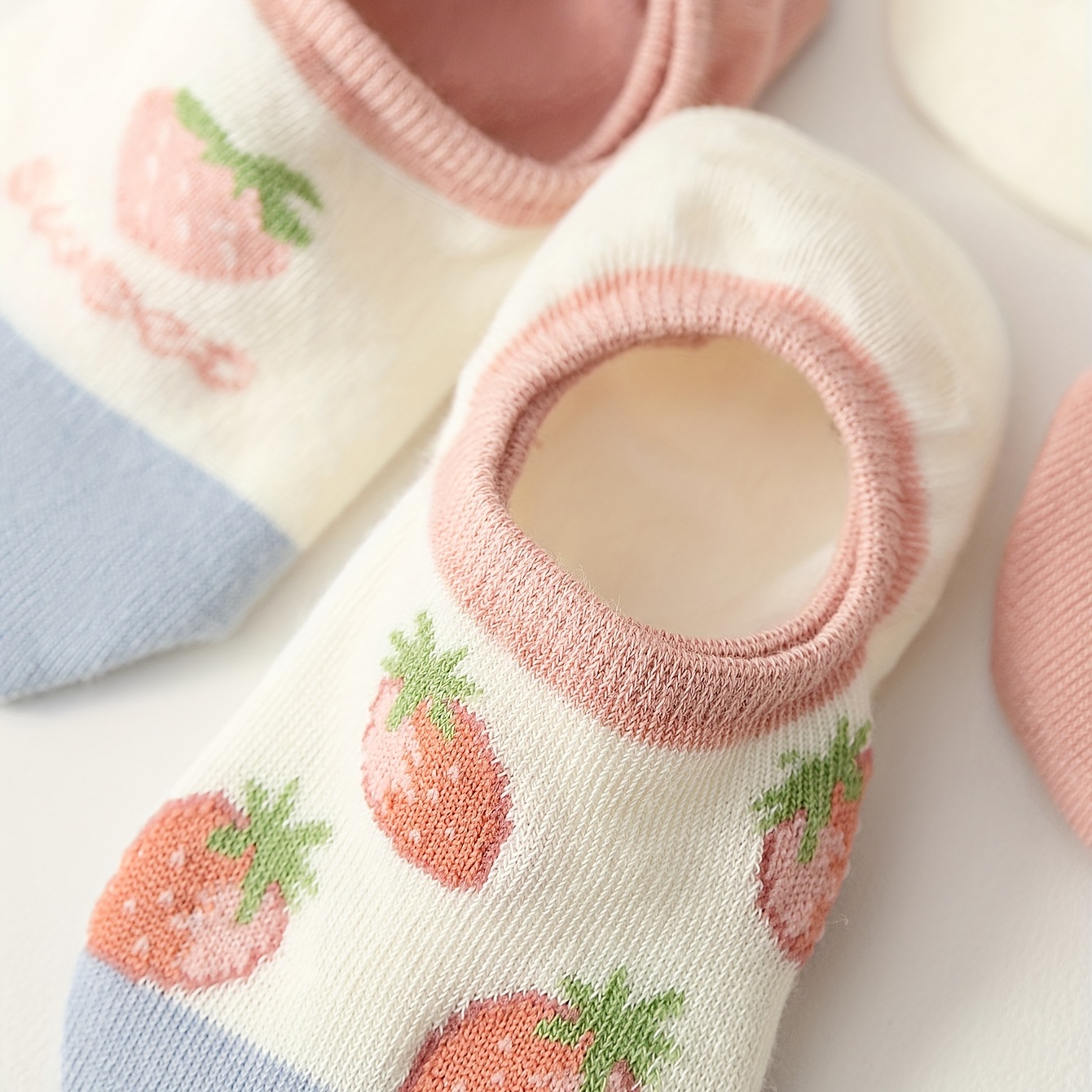 5pairs Bear Strawberry Kids Non-slip Silicone Ankle Socks