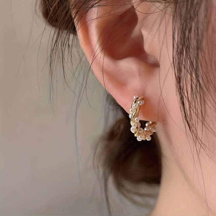 

Golden Twisted Pattern With Faux Pearl Decor Hoop Earrings Retro Elegant Style Zinc Alloy Jewelry All-match Earrings