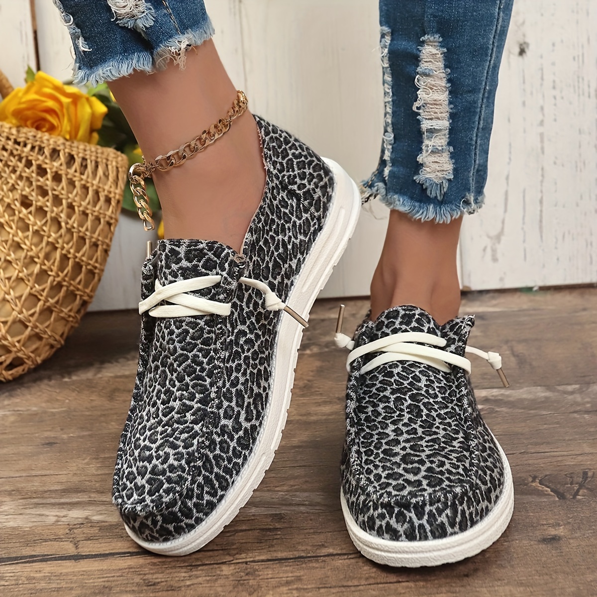 Leopard Pattern Skate Shoes for Women Flat Lightweight Lace-up Canvas