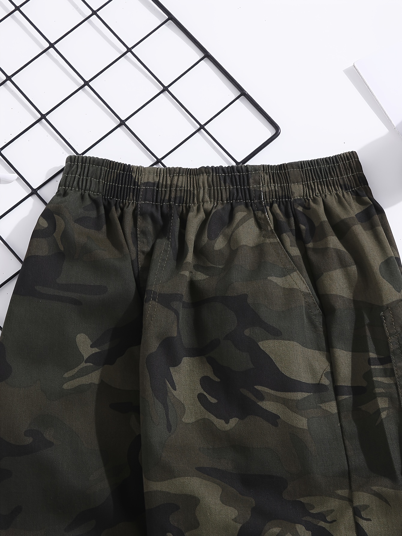 Baggy on sale camo shorts