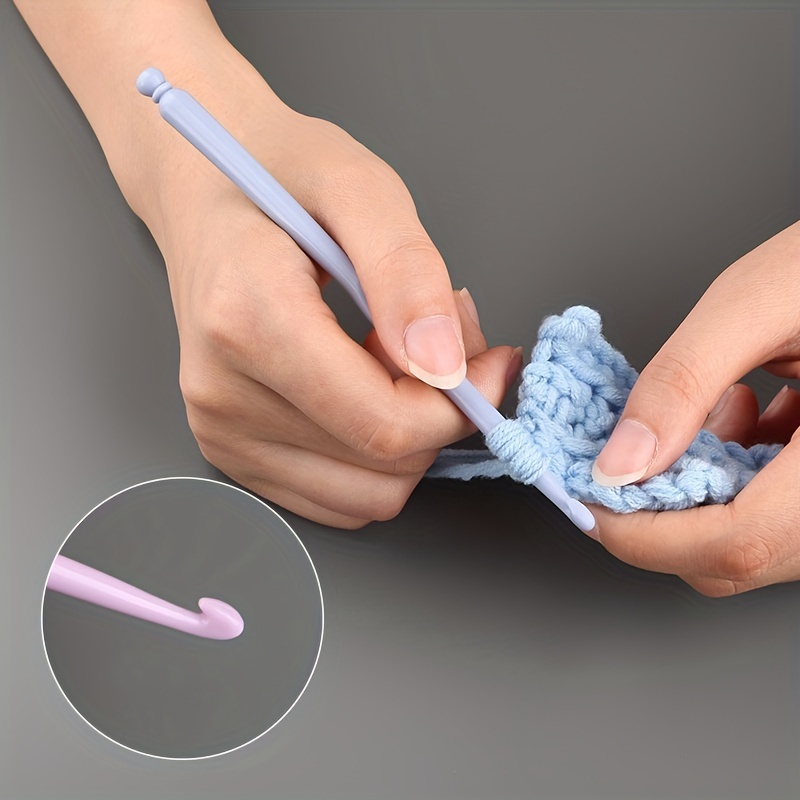 2-10mm 12Pcs Plastic Crochet Hooks Handle Crochet Hooks Knit Needles Weave  Craft (Random Color)