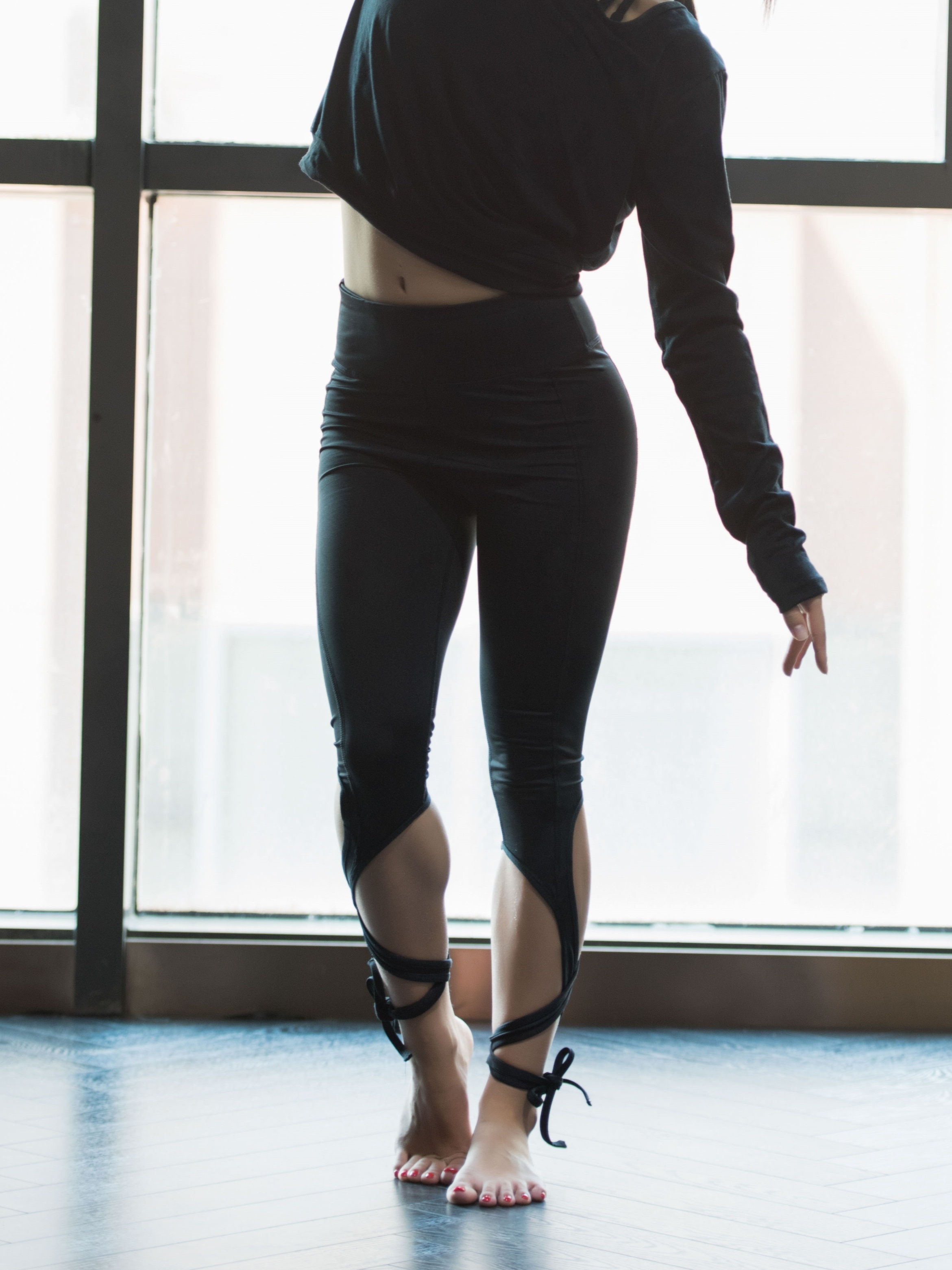 Women's Yoga Capris: Look & Feel Your Best in These Fitness-Ready Leggings!