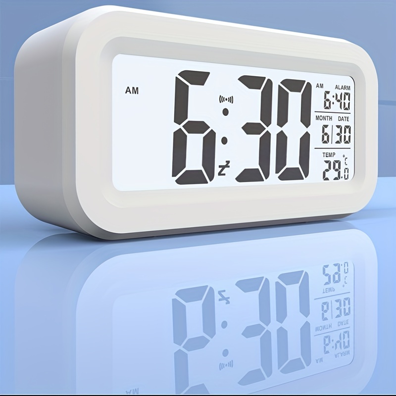 Peakeep - Reloj despertador digital con luz nocturna inteligente con  temperatura interior, funciona con pilas, reloj pequeño de escritorio  (blanco)
