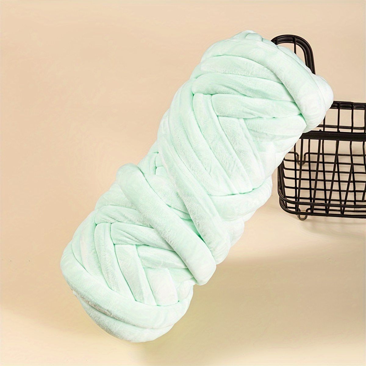 Super Soft Velvet Bulky Tube Yarn for Hand Knitting Blanket for Braided  Knot, Giant Arm Knitting Yarn for Knitting Throw Rugs Pillow(Gray 0.55lb)