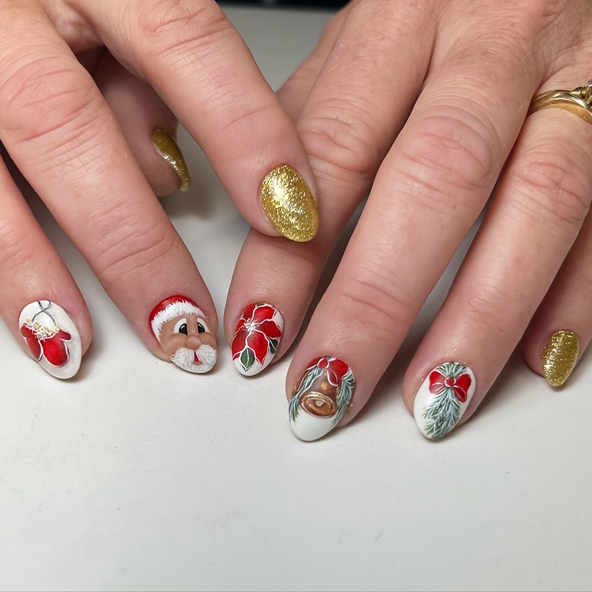 Christmas Cute Fake Nails, Santa Claus, Flower And Golden Glitter With Design  Press On Nails, Glossy Short Oval False Nails For Women Girls - Temu