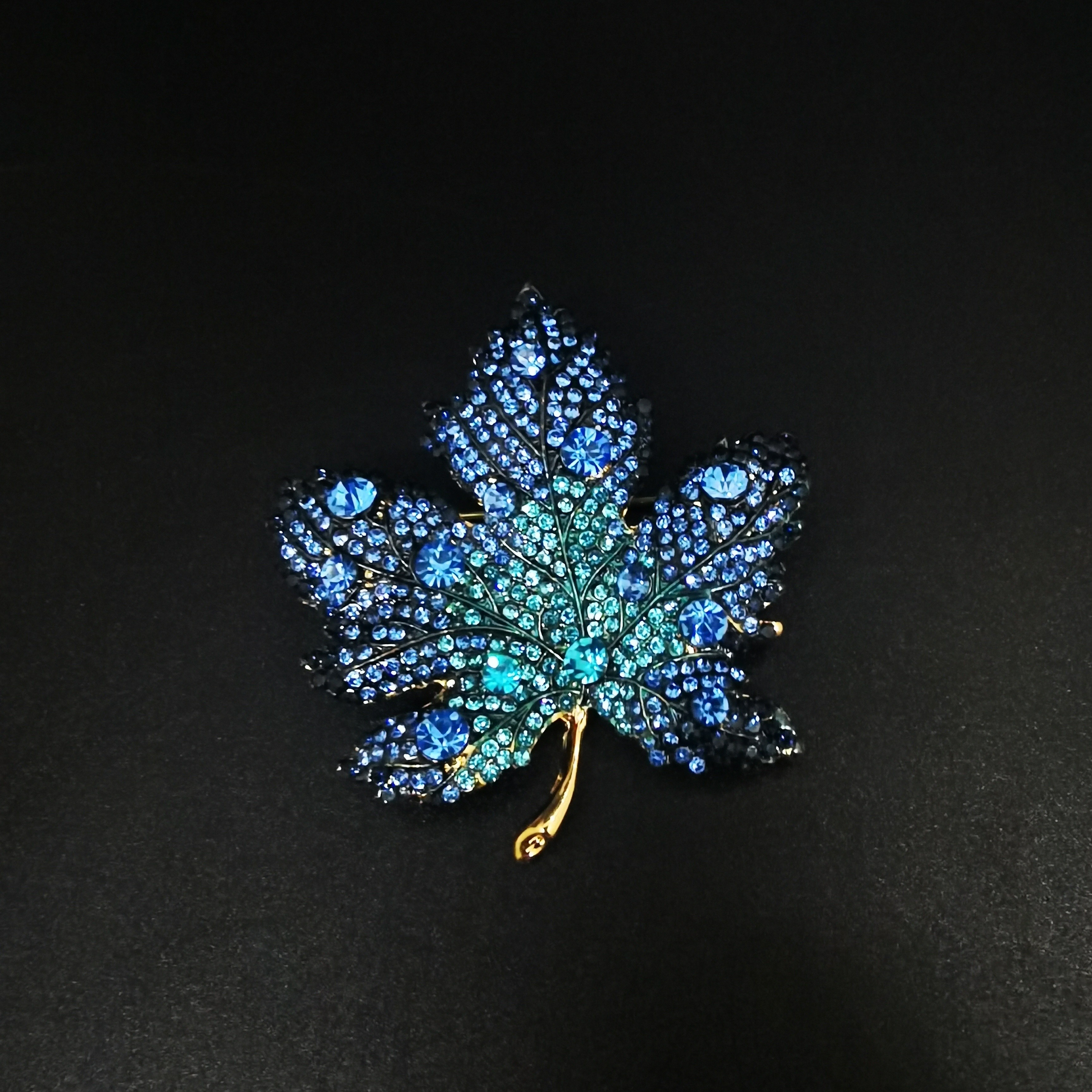 Brooch for store women's suit