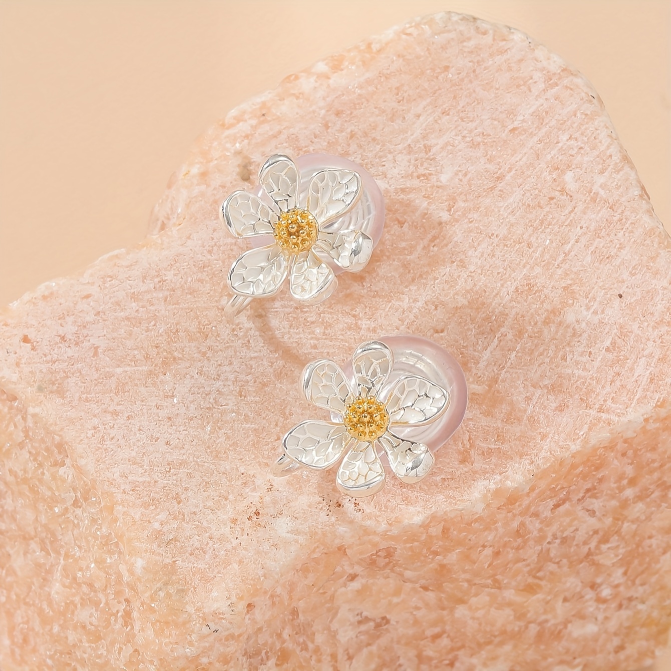 TEMU Aretes Decorativos De Flores De Margarita, Elegantes Para La Decoración De Las Orejas, Accesorios De Moda Para Las Mujeres.