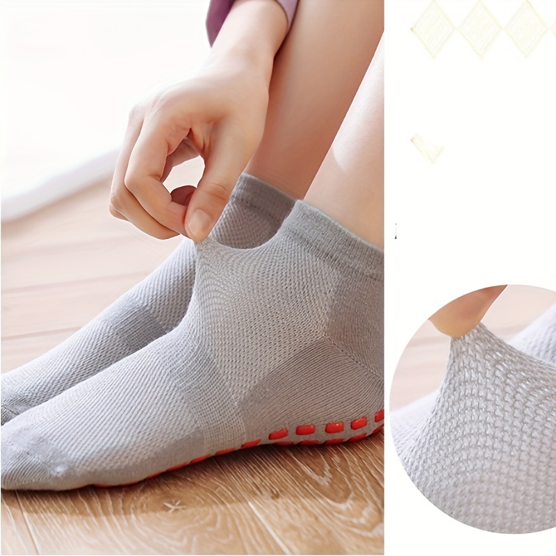 Yoga Socks With Grips For Women - Breathable Design Pilates Grip Socks For  Women - Stylish Barre Socks - Grippy Socks
