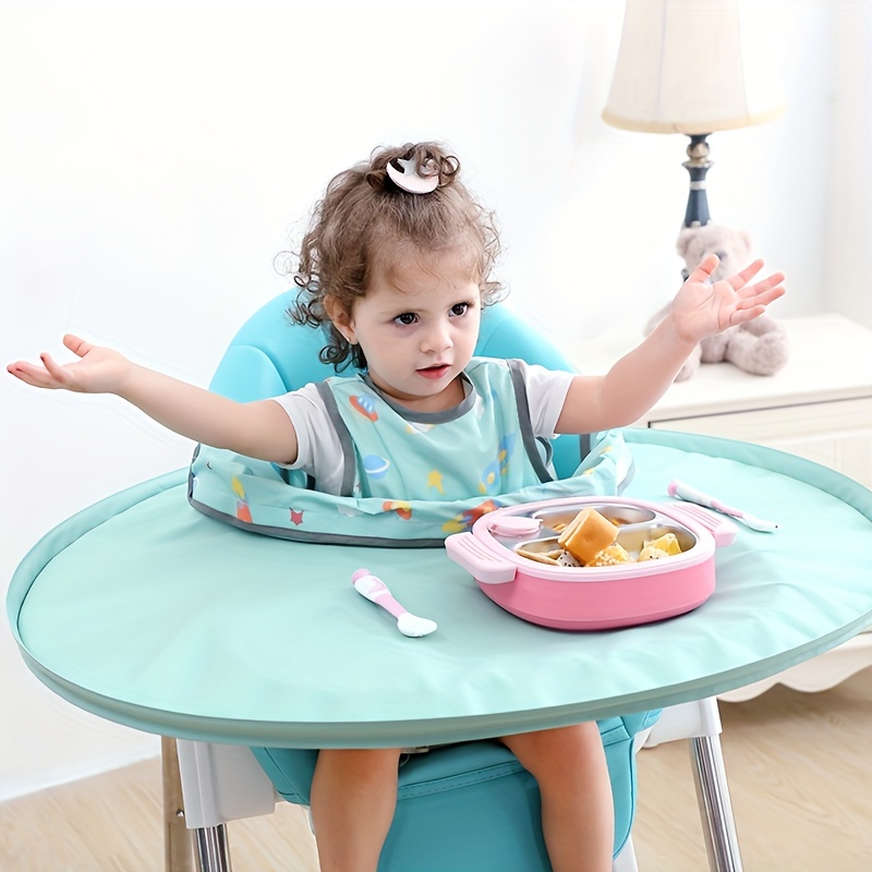 Chaise D'alimentation Pour Bébé Dans La Table À Manger