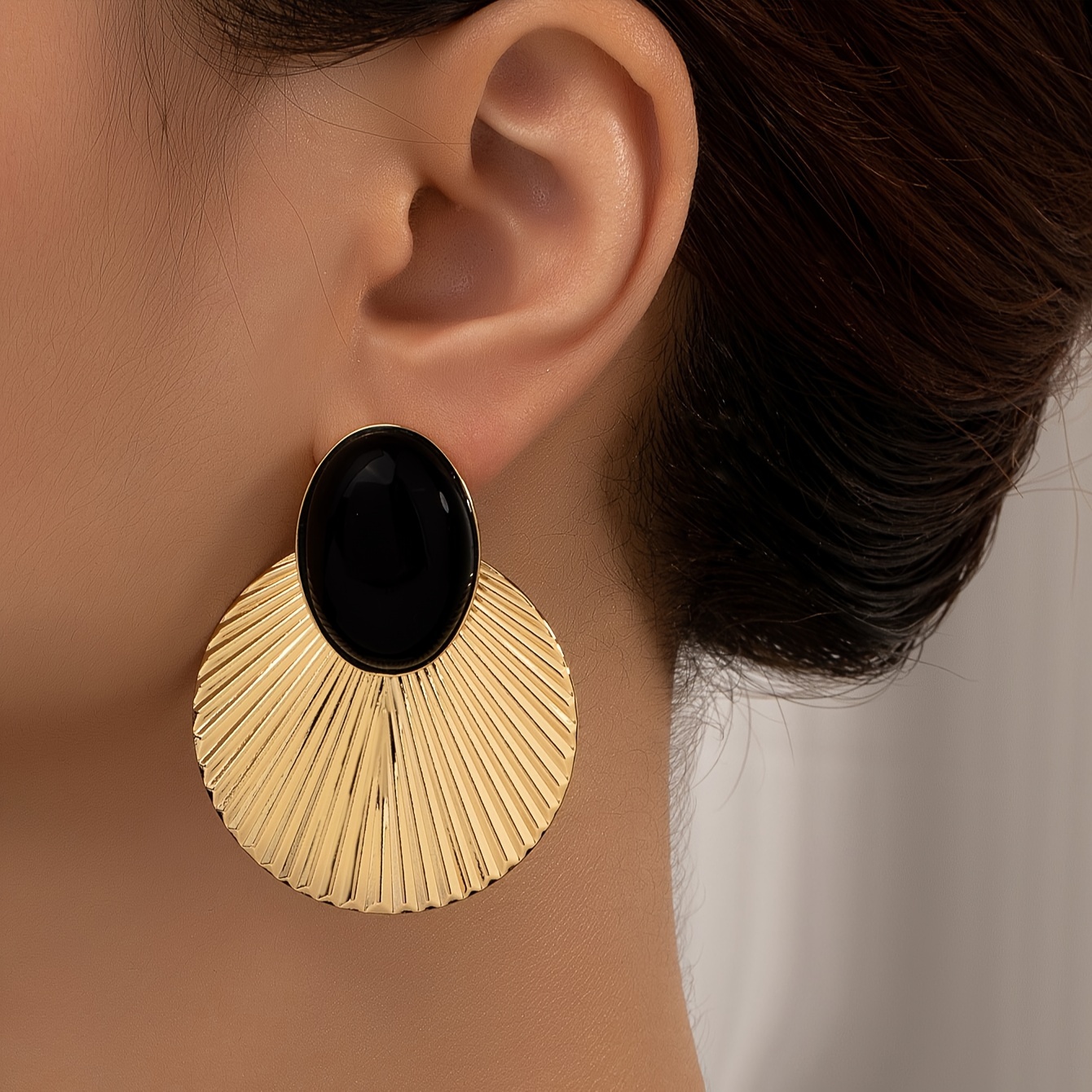 

Exquisite Black Beads With Golden Fan Design Stud Earring Iron Jewelry Vintage Bohemian Style For Women Party Ear Accessories