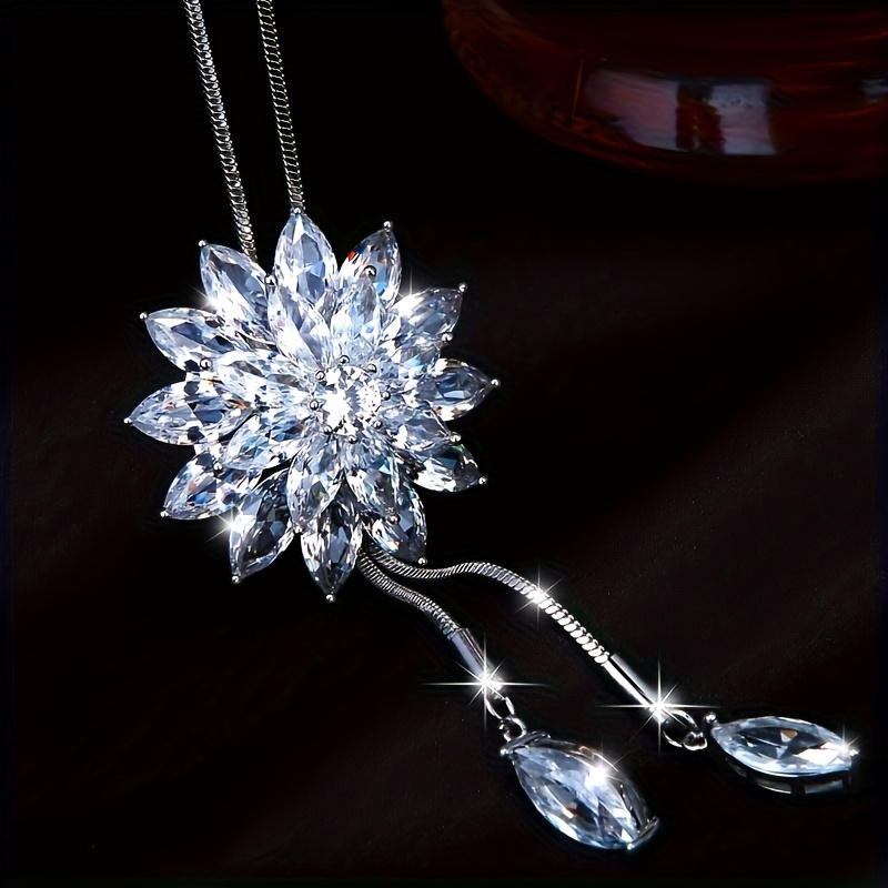 Image of Elegant Snowflake Artificial Crystal Pendant Necklace - Chic Alloy Sweater Chain For Women, Perfect For Casual Attire