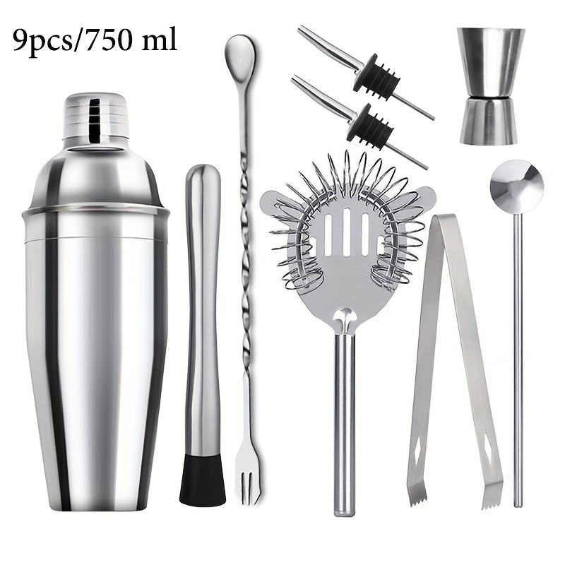  4pcs 700ml/24oz Plastic Cocktail Shaker with Scale and Strainer  Top, Clear Plastic Cocktail Shaker Bottle Wine Mixer Bottle Cocktail Tea  Measuring Jigger for Bar Party Home Use (4): Home & Kitchen