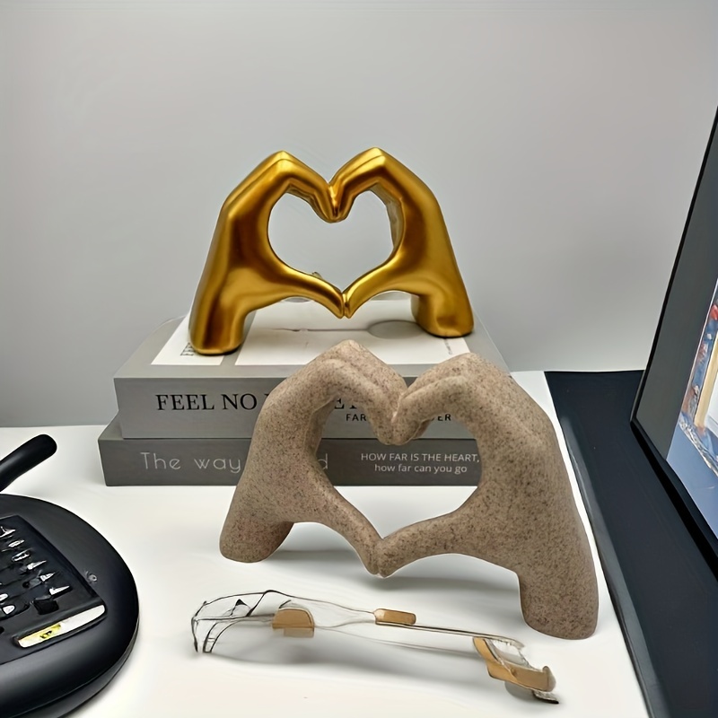 

1pc Gesture Decoration, Modern Love Heart Shaped Finger Statue, Modern Art Sculpture, Home Decoration, Creative Wedding Home Desktop Decoration