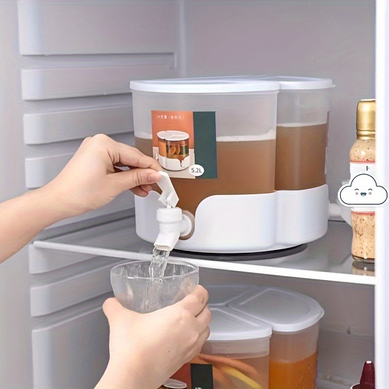 Bouilloire froide rotative avec robinet dans le réfrigérateur