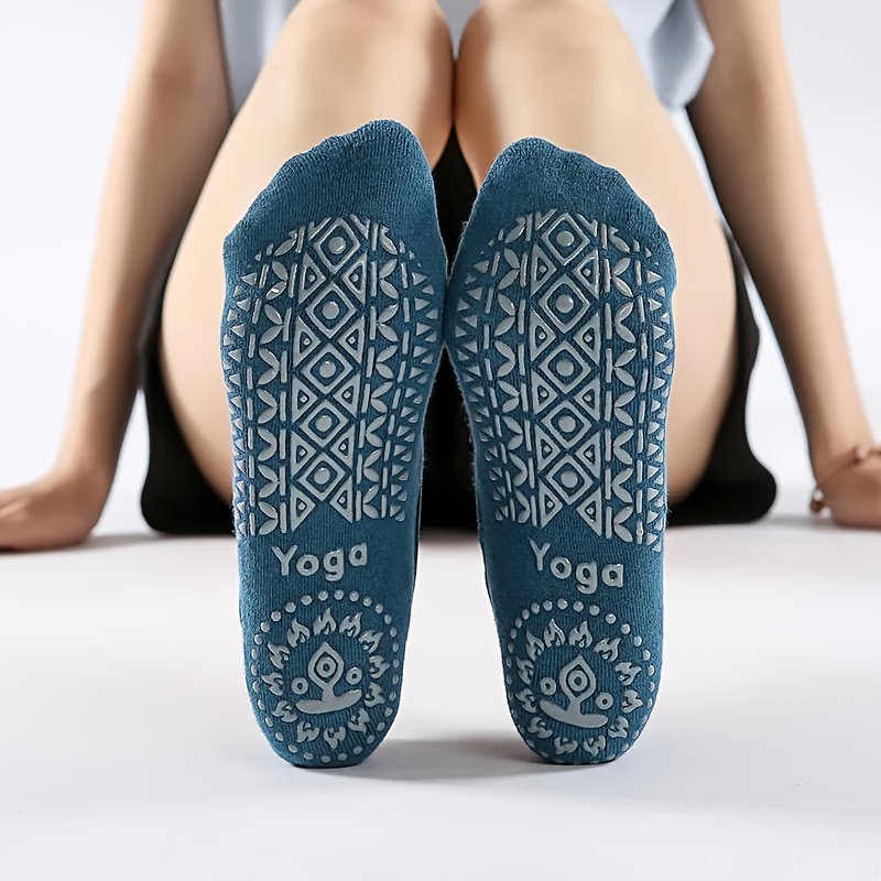 Gaiam Gaiam Grey Grippy Yoga Socks - Sports Equipment
