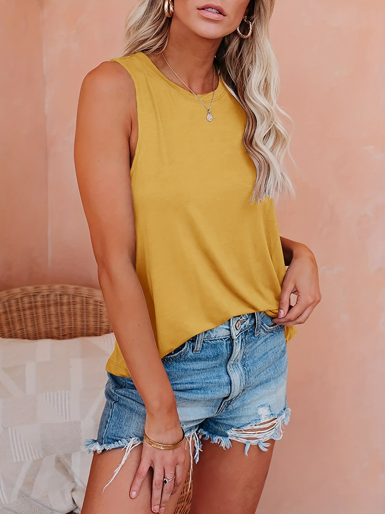 Simple Style Solid Color Round Neck Crop Tank Top - White – Trendy & Unique