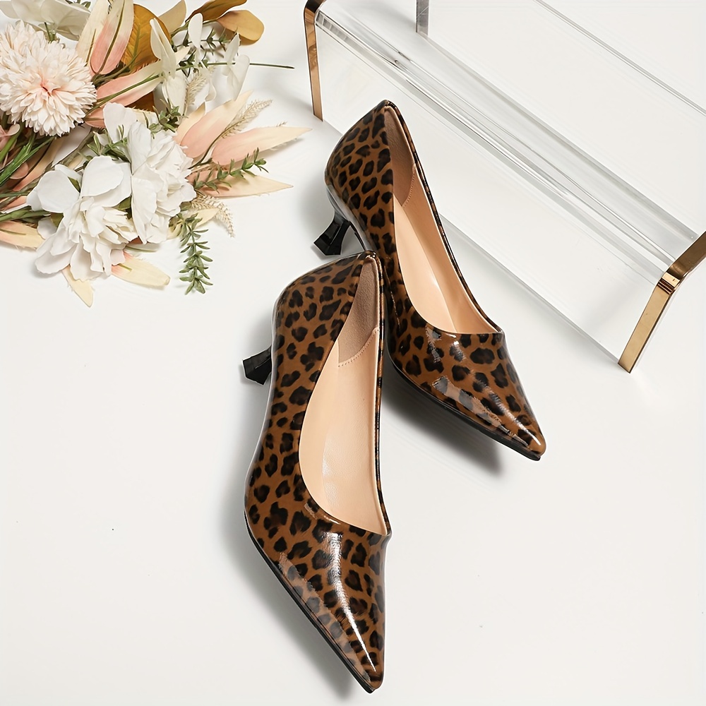 Kitten heel 2025 leopard pumps