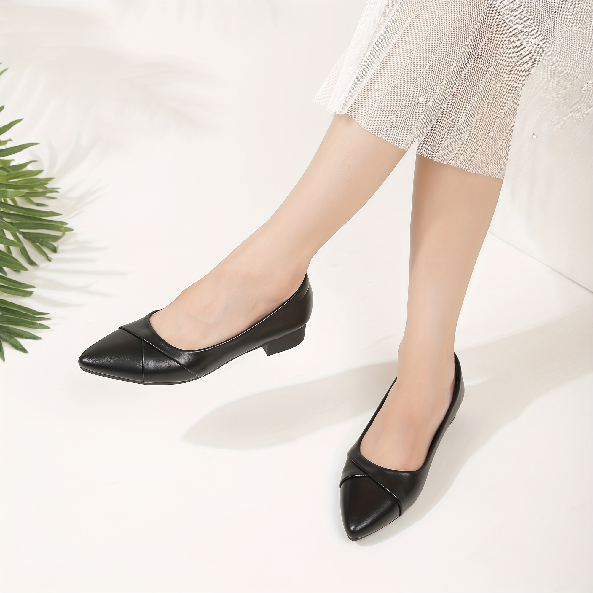 Comfortable Pointed Toe Flat in Black
