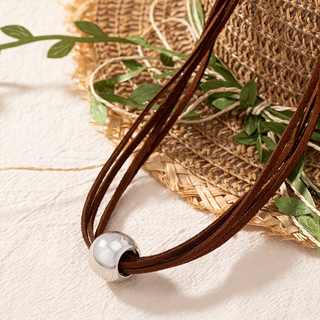 E-shop Eine einfache und stylische böhmisches Perlen-Perlenkette aus Kunstleder für Damen, für den und als Geschenk