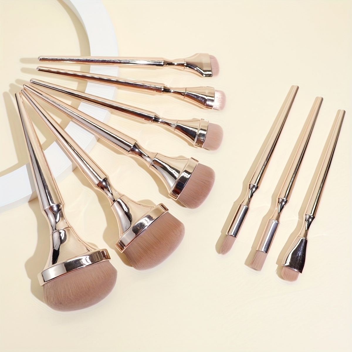 

9 Pieces Rose Golden Makeup Brush Set - Perfect For Blending, Buffing, And Applying Foundation, Concealer, Eyeshadow, And Lipstick