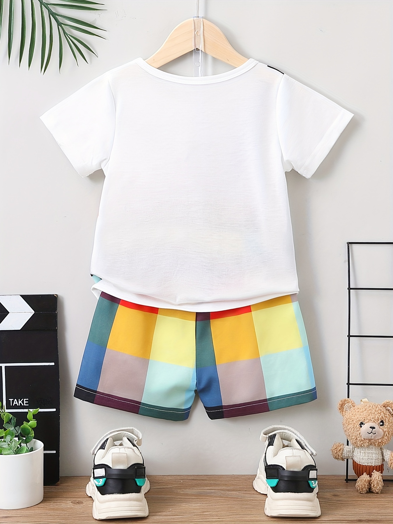 Boys Bear Graphic Casual Outfit Round Neck T-shirt & Plaid Shorts Kids  Summer Clothes Sets - Temu Japan