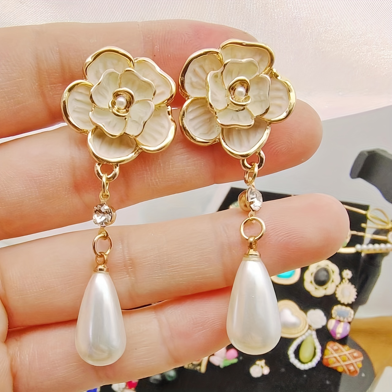 Trendy Design Pearl Brooches for Women Camellia Tassels Chain Pins Party Jewelry