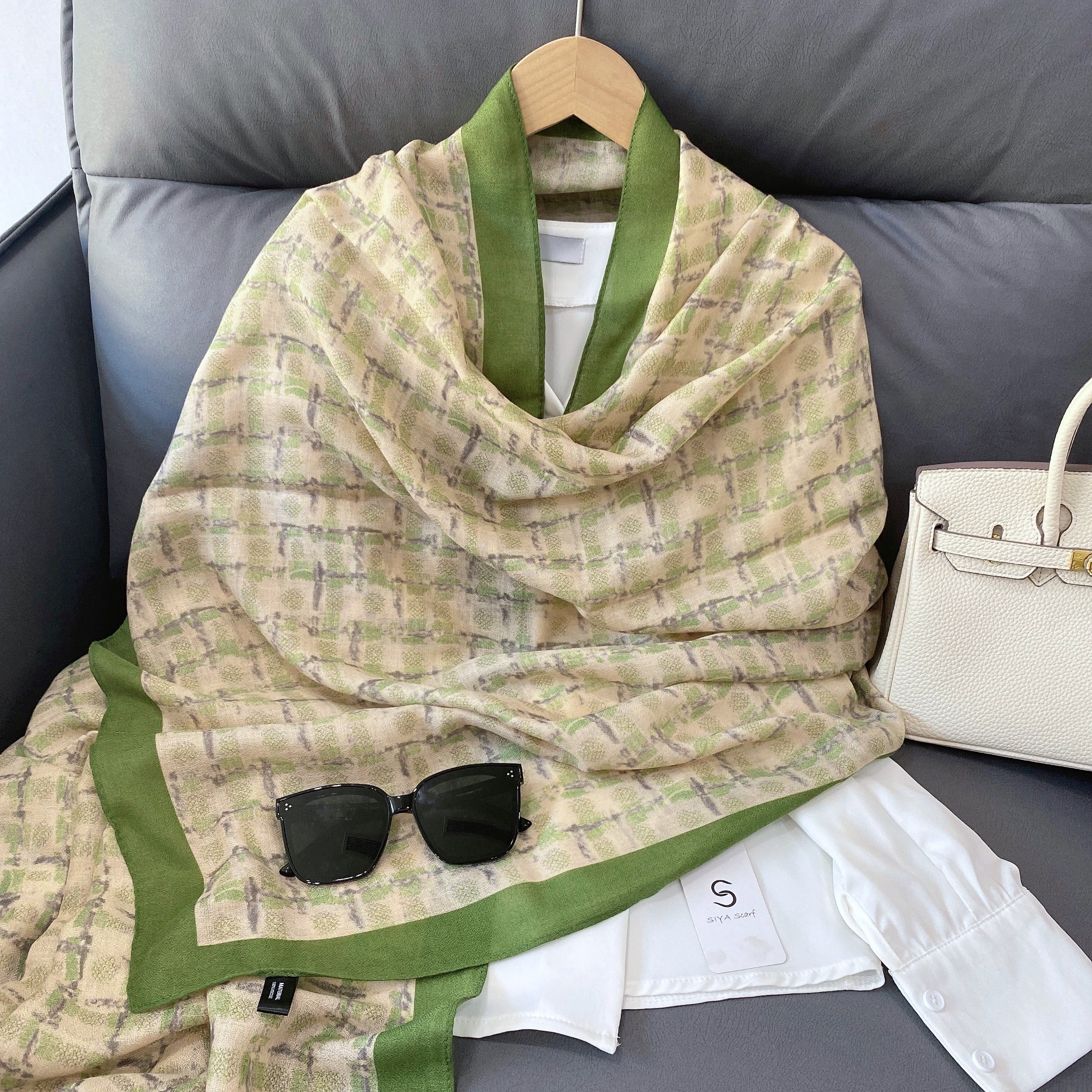 Authentic LOUIS VUITTON Beige Shawl Scarf