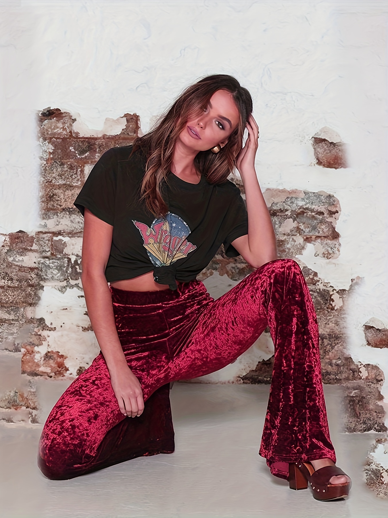 Urban Renewal Vintage Remnants Navy Velvet Flare Trousers  Velvet pants  outfit, Boho chic outfits, Trousers women wide leg