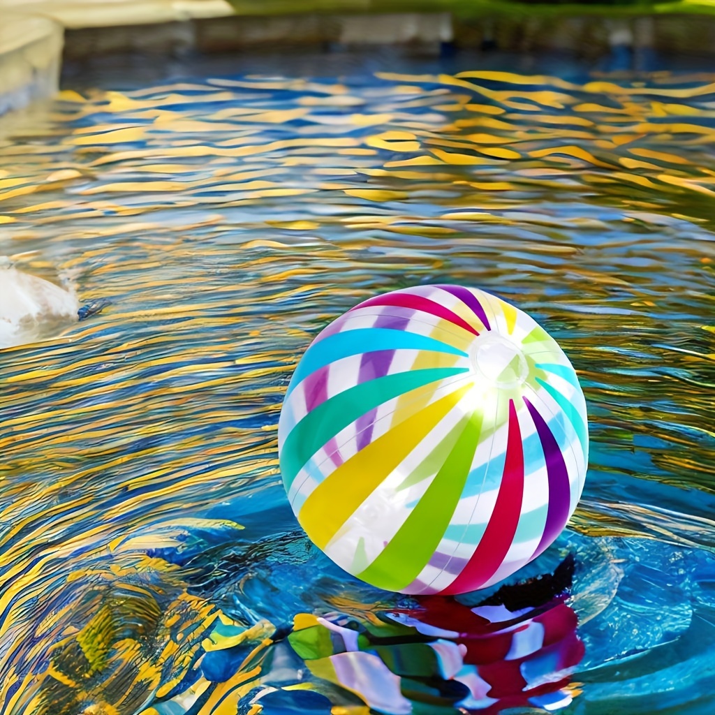 Ballon De Plage Gonflable Coloré Et Paysage Marin Sur Fond Banque D'Images  et Photos Libres De Droits. Image 172076191