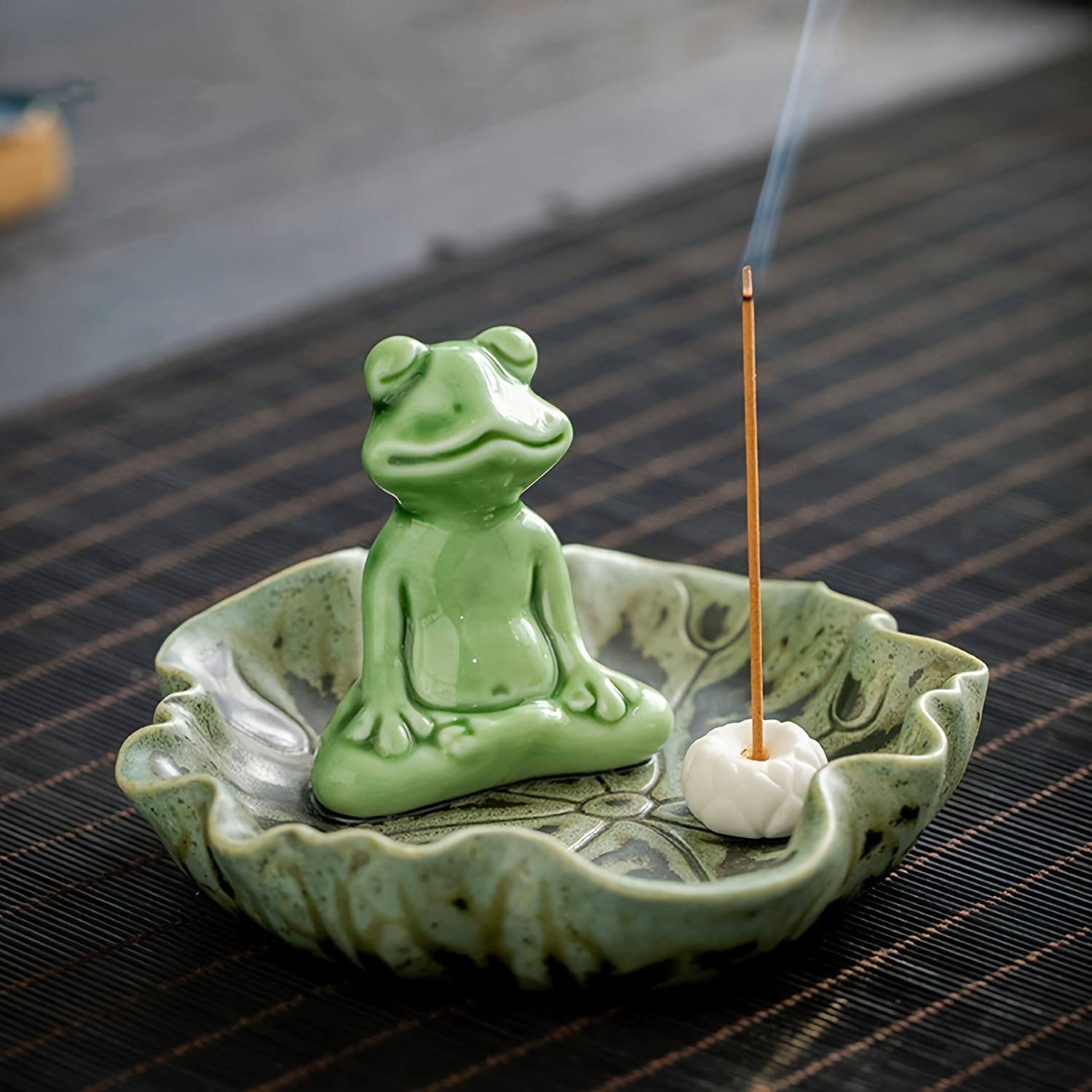 1pc Cute Ceramic Frog Incense Holder for Sticks, Tree Frog Yoga Meditation  Incense Sticks Holder, Lotus Leaf Incense Burner with Ash Catcher for Massa