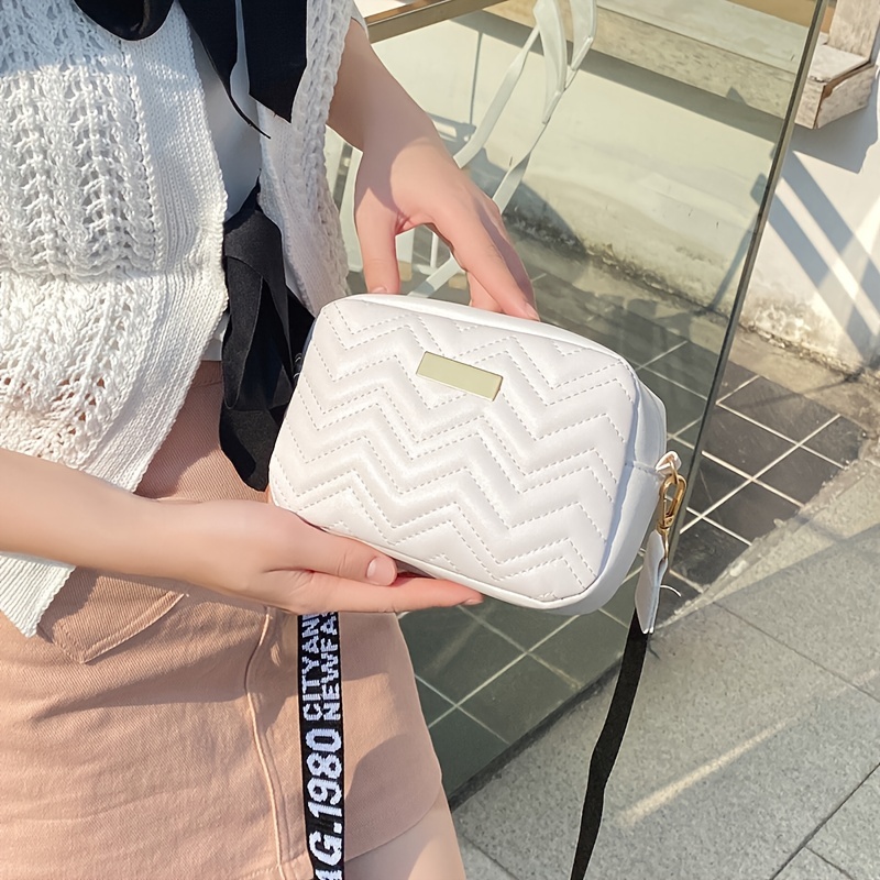 Wave Quilted Square Shoulder Bag Womens Mini Zipper Purse Letter