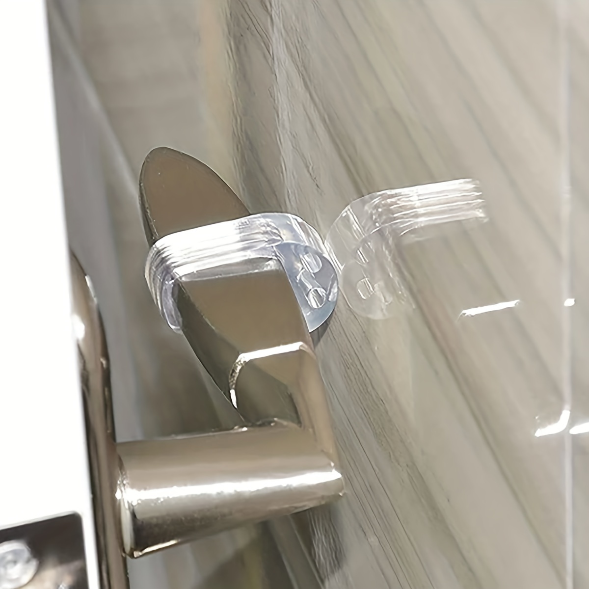 El tope para puerta más vendido en  es transparente y autohadesivo