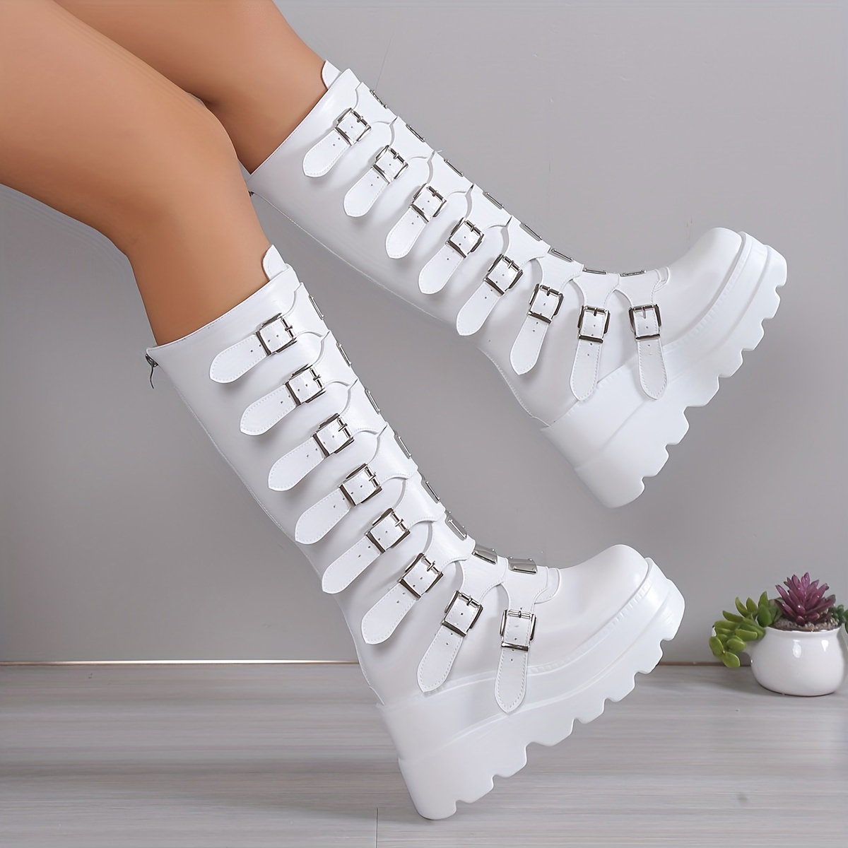 Cutest aesthetic silicone boots🤎 sipskin.co